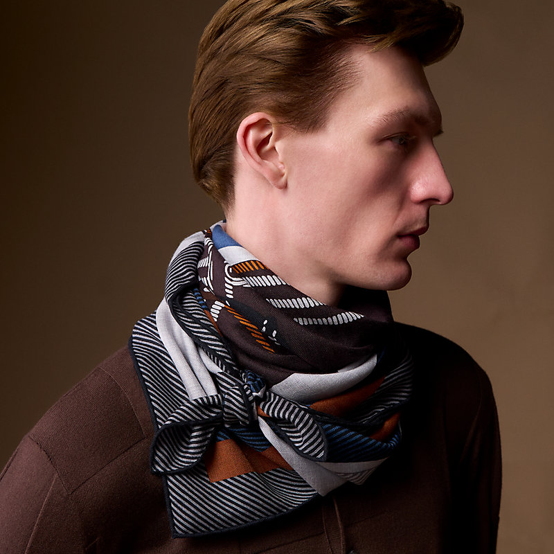 HERMÈS カシシル CHEVAL A LA COUVERTURE ストール Cheval a la Couverture Spirale scarf 100 - Beige | Hermès USA